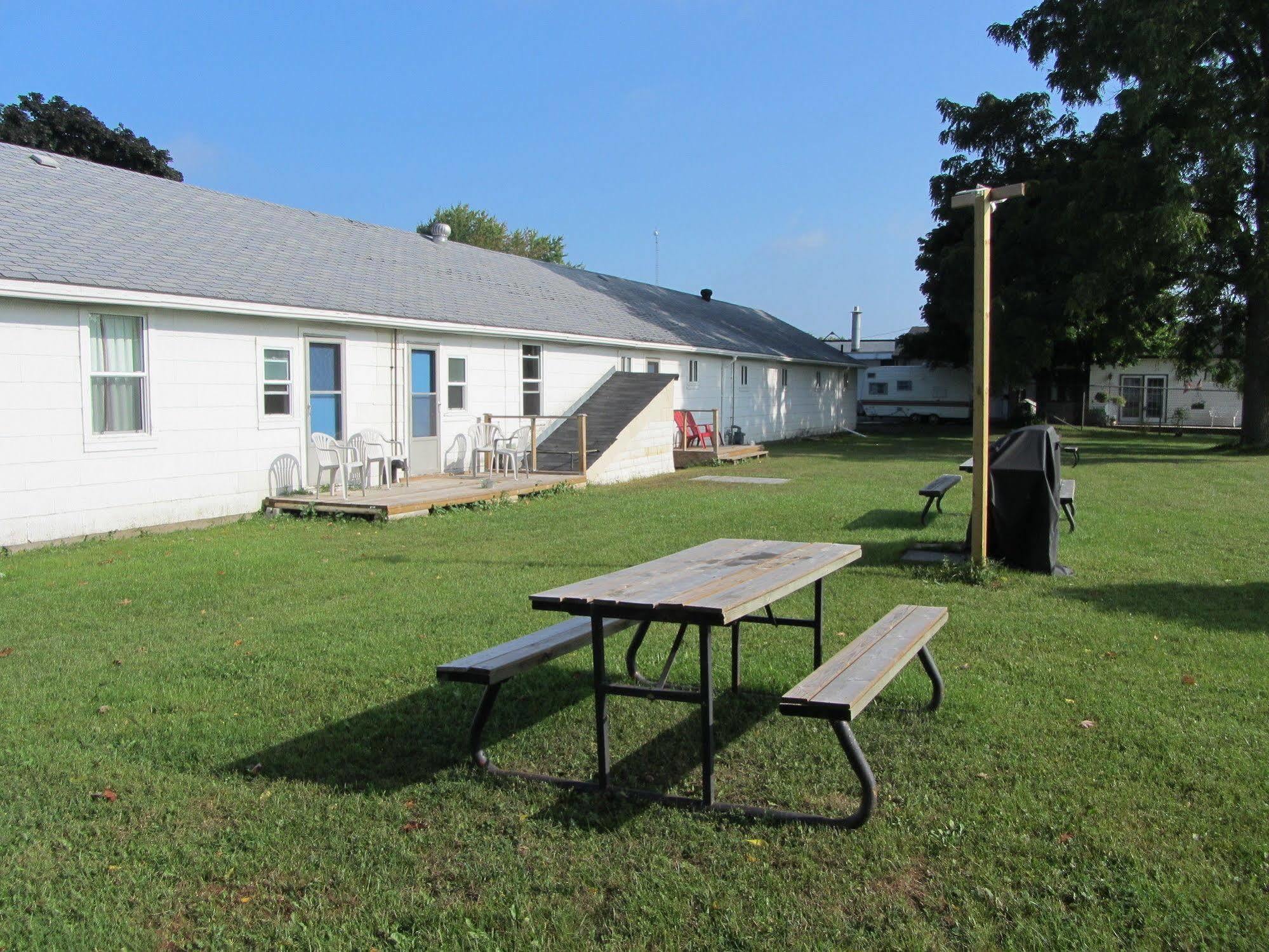 The Maplewood Motel Port Elgin Exterior photo